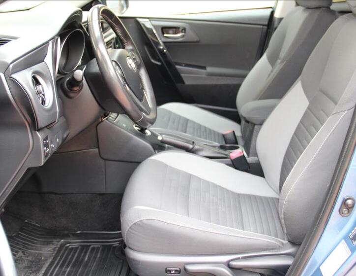 Toyota Auris 12