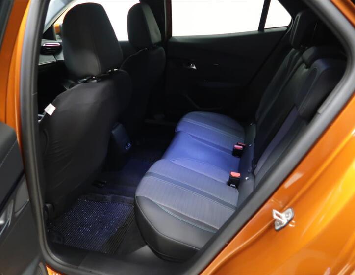 Peugeot 2008 8