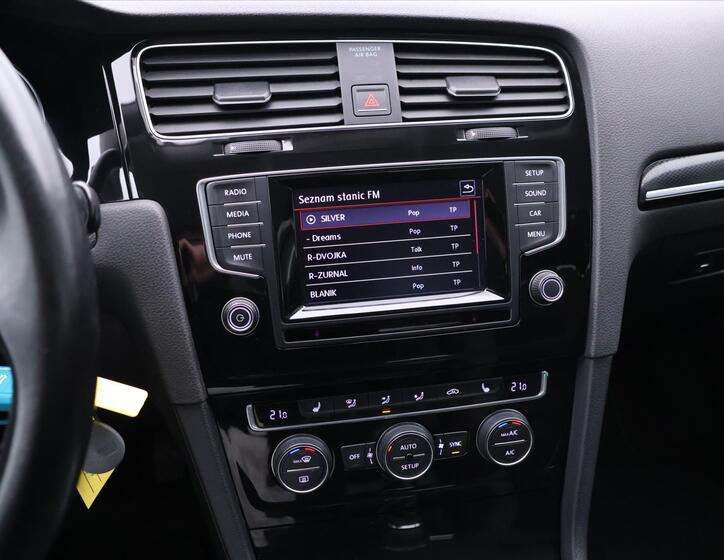 Volkswagen Golf 16