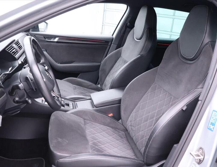 Škoda Superb 11