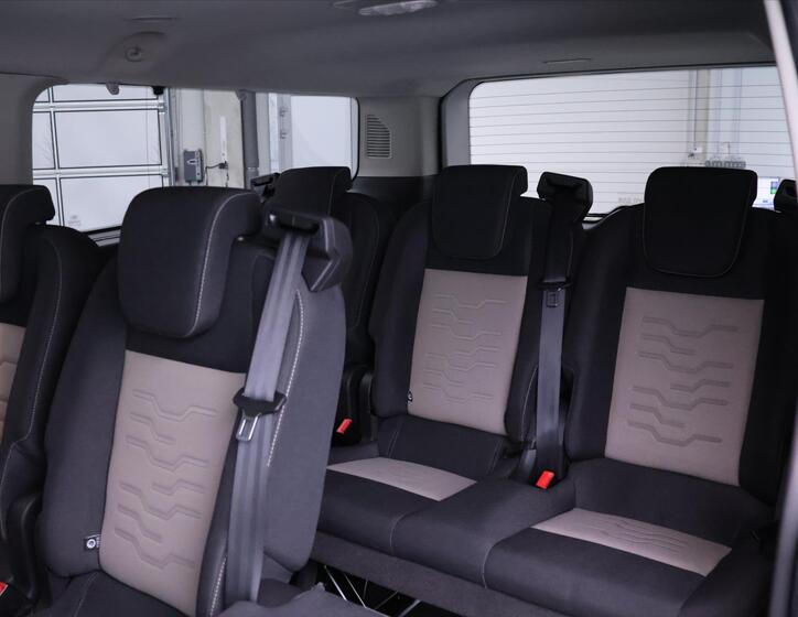 Ford Tourneo Custom 14