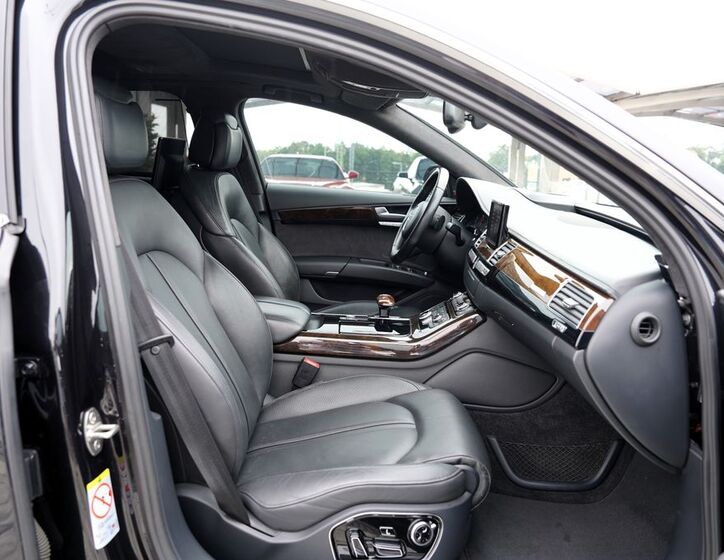 Audi A8 29