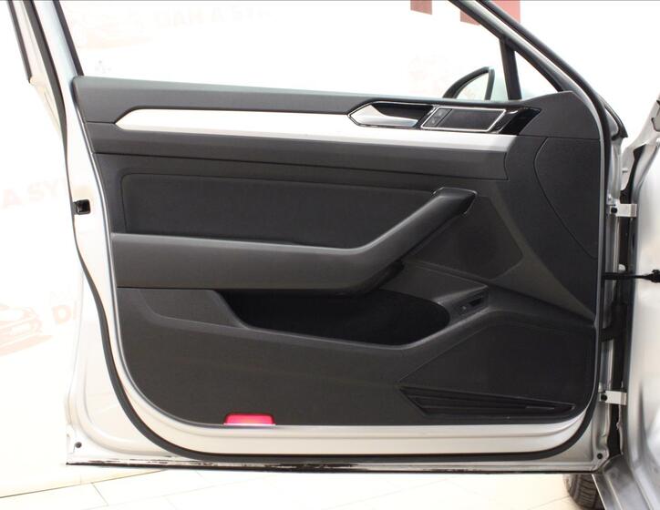 Volkswagen Passat 9