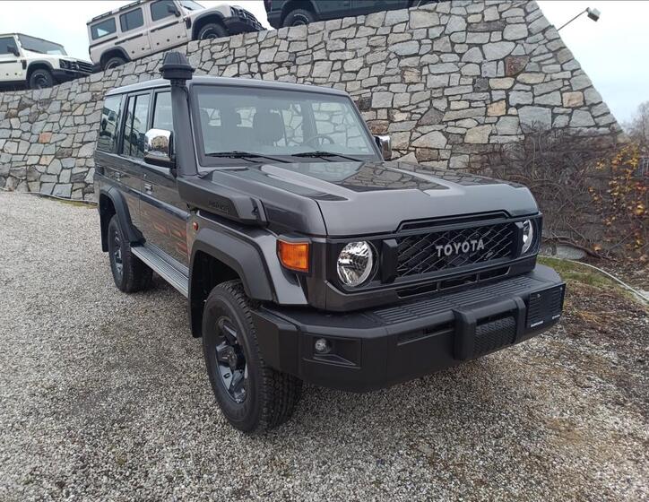 Toyota Land Cruiser 1