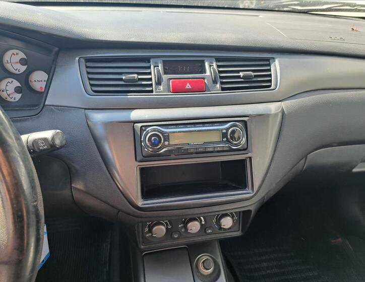 Mitsubishi Lancer 27