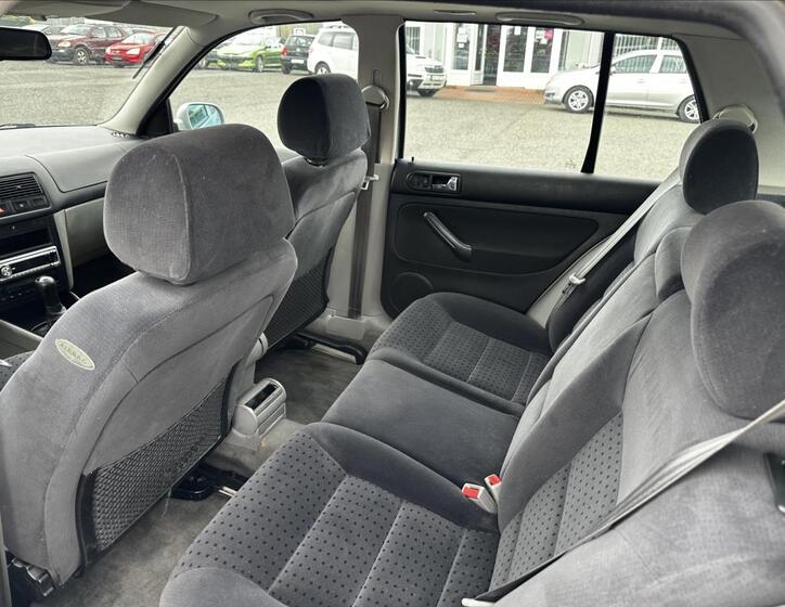 Volkswagen Golf 11
