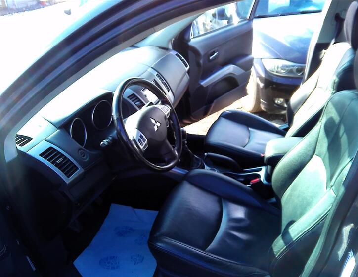 Mitsubishi Outlander 7
