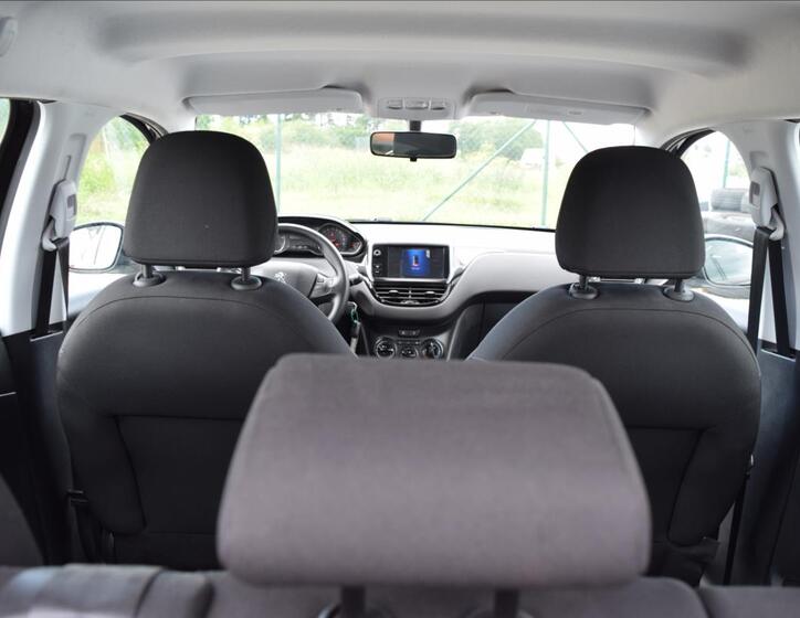Peugeot 208 21