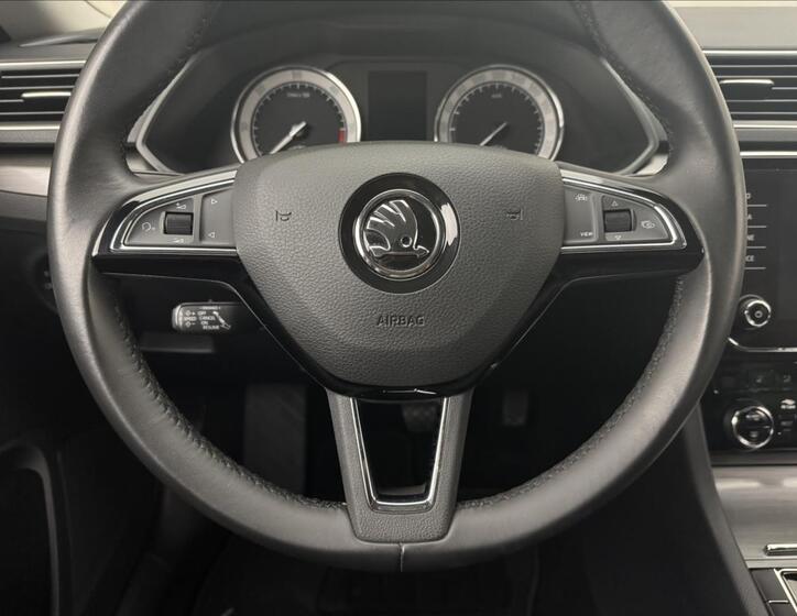 Škoda Superb 9
