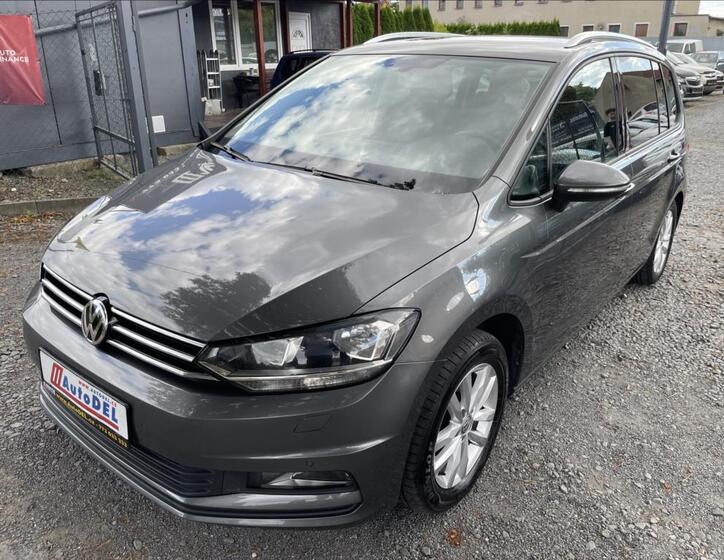 Volkswagen Touran 1
