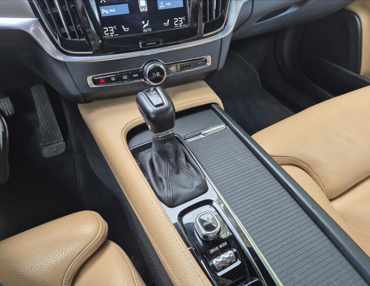 Volvo S90 15