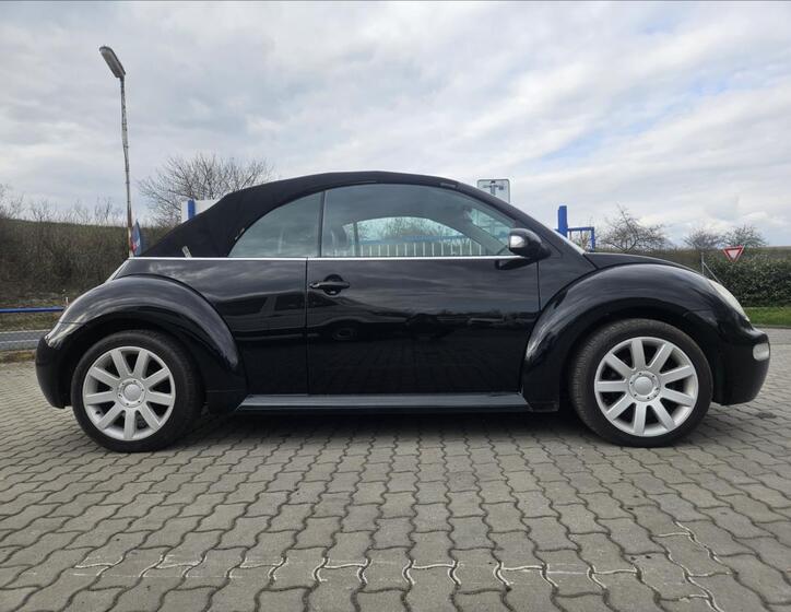 Volkswagen New Beetle 4