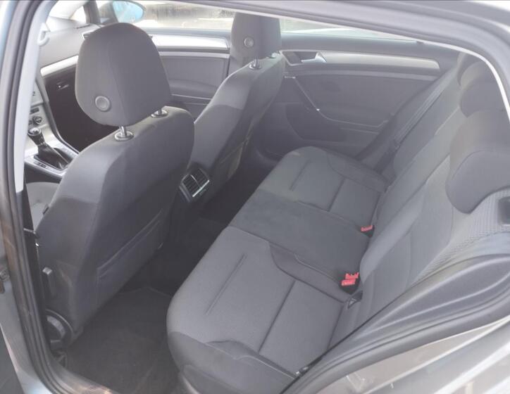 Volkswagen Golf 10