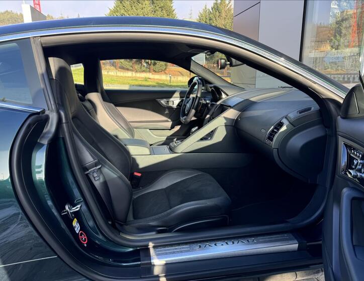 Jaguar F-Type 10