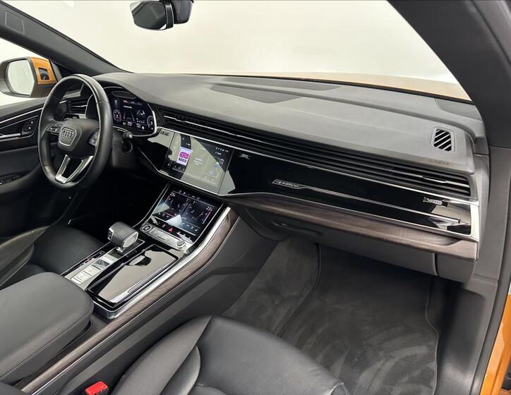Audi Q8 22