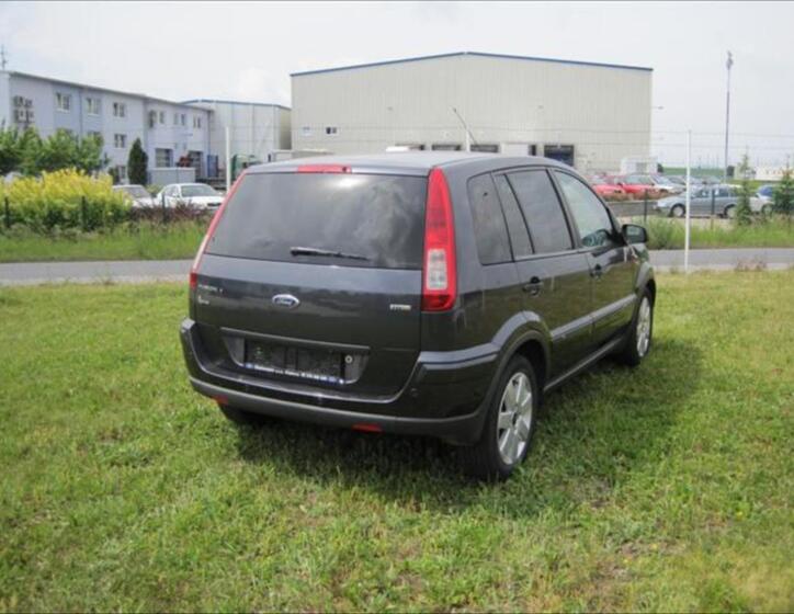 Ford Fusion 6