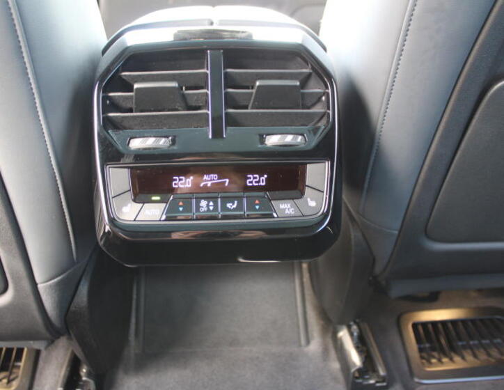 BMW iX 10