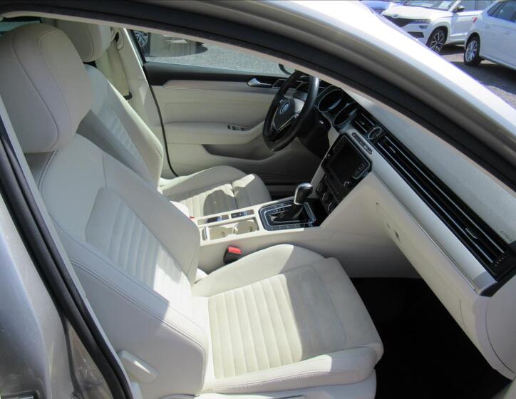 Volkswagen Passat 12