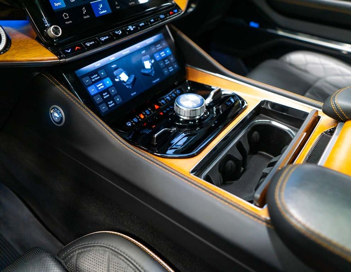 Jeep Grand Wagoneer 29