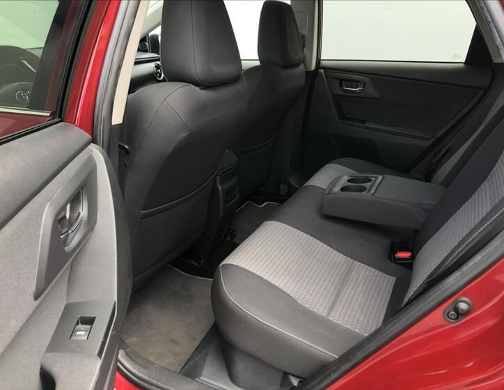 Toyota Auris 13
