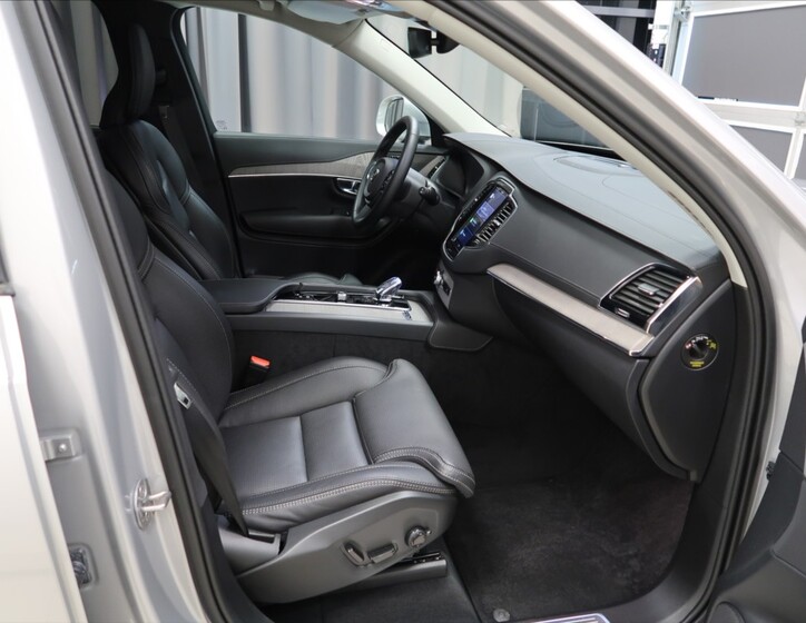 Volvo XC90 11