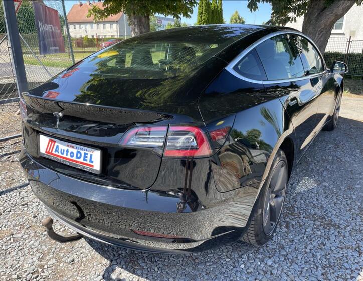 Tesla Model 3 7