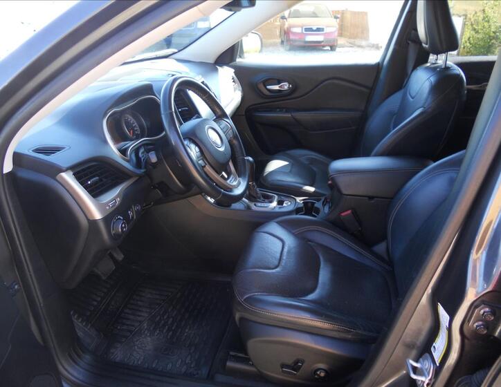 Jeep Cherokee 12