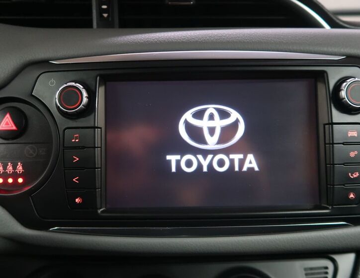 Toyota Yaris 16