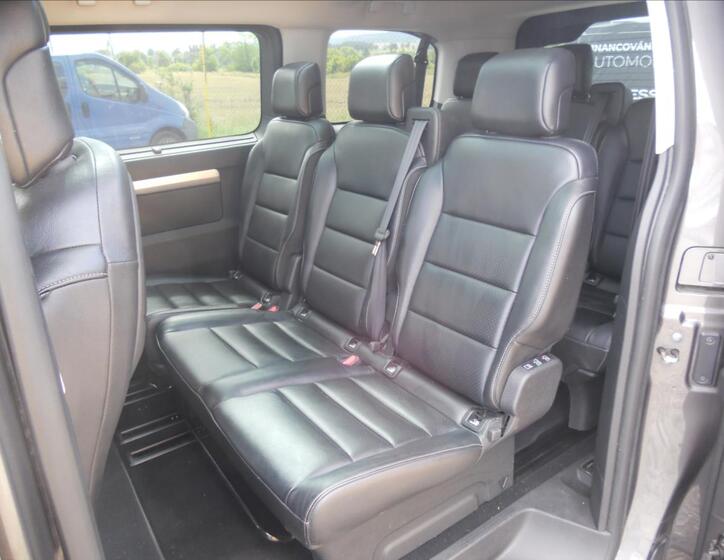 Peugeot Traveller 17