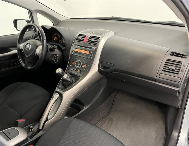 Toyota Auris 15
