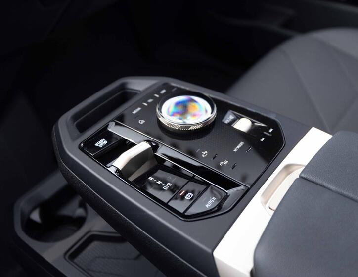 BMW iX 15