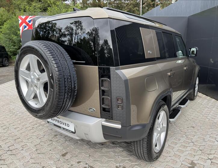 Land Rover Defender 7