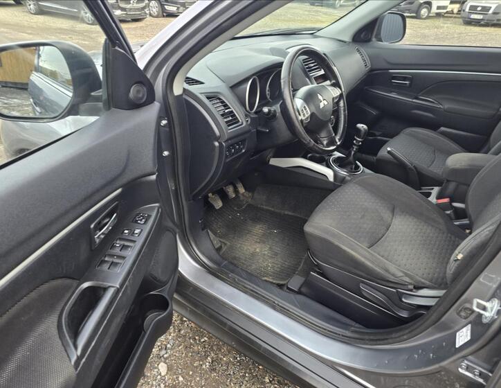 Mitsubishi ASX 8