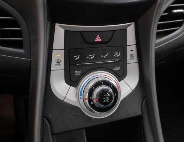 Hyundai Elantra 15