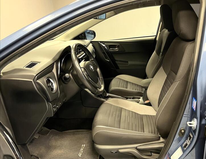 Toyota Auris 6