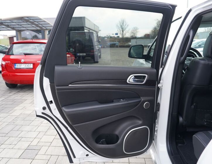 Jeep Grand Cherokee 19