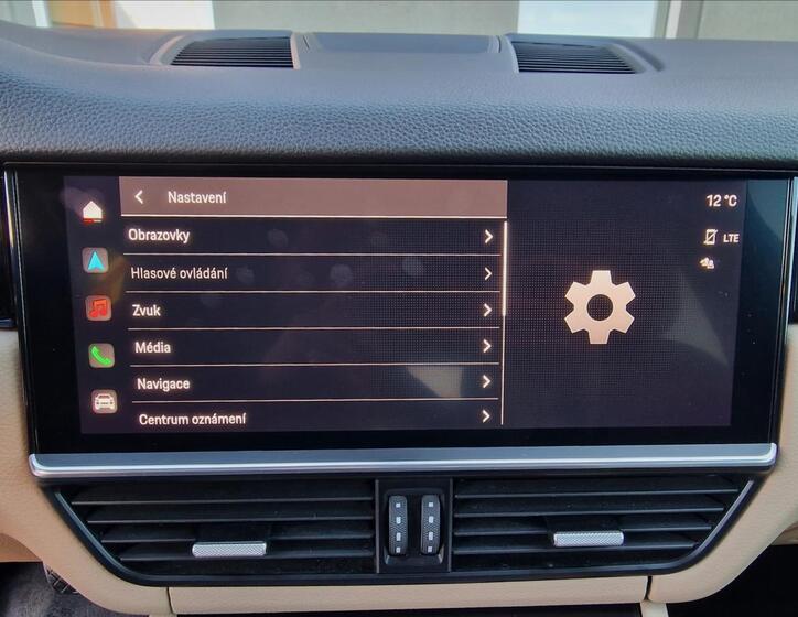 Porsche Cayenne 31