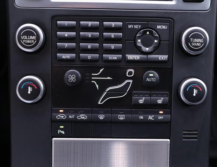 Volvo V70 24