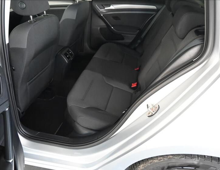 Volkswagen Golf 10