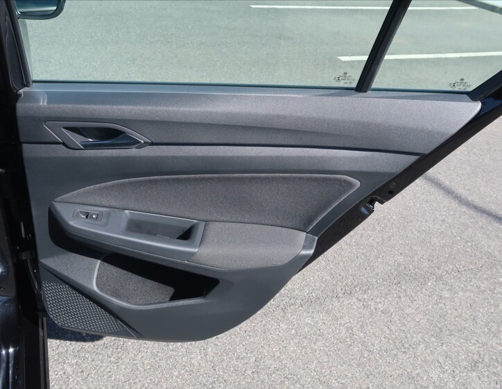 Volkswagen Golf 17