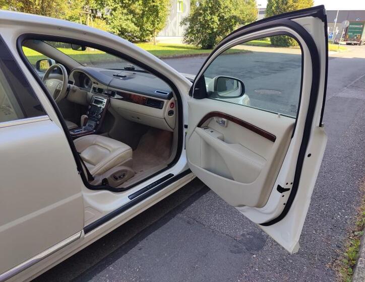 Volvo S80 23