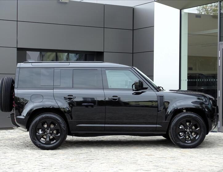 Land Rover Defender 5