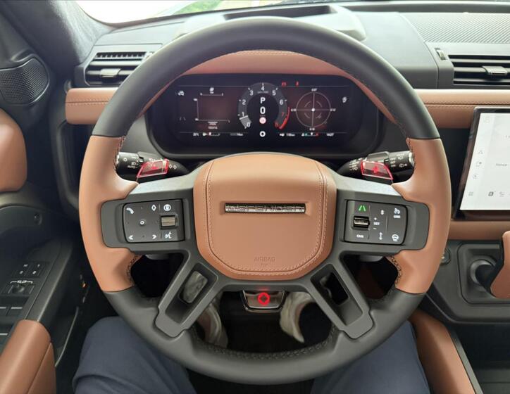 Land Rover Defender 38