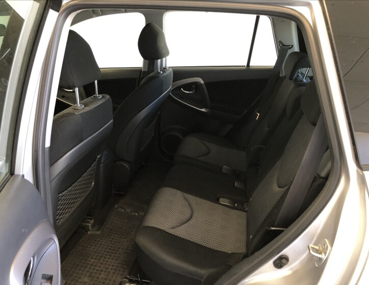 Toyota RAV4 10