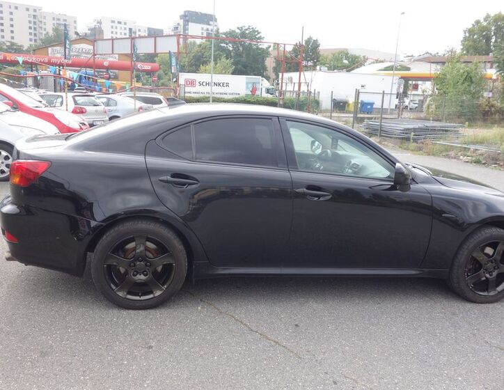 Lexus IS 220 8
