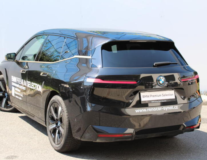 BMW iX 8