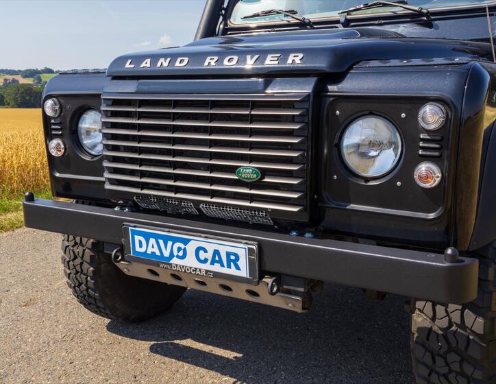 Land Rover Defender 27