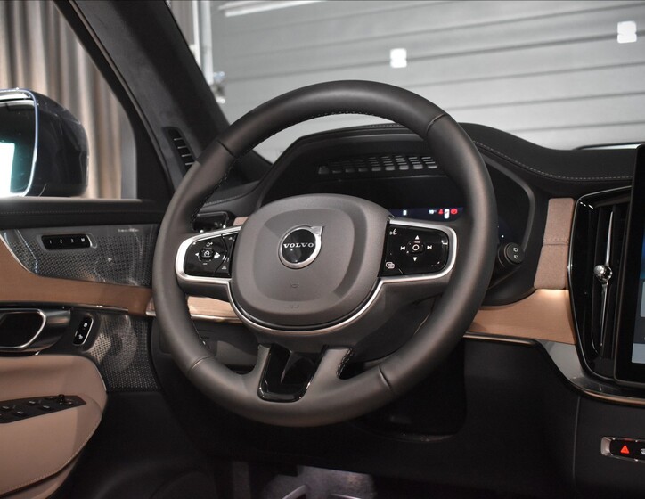 Volvo XC90 32