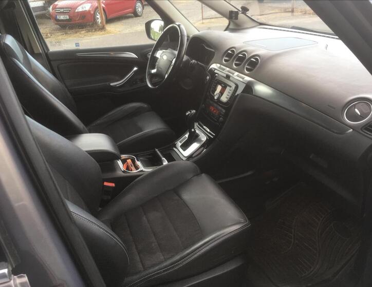 Ford Galaxy 12