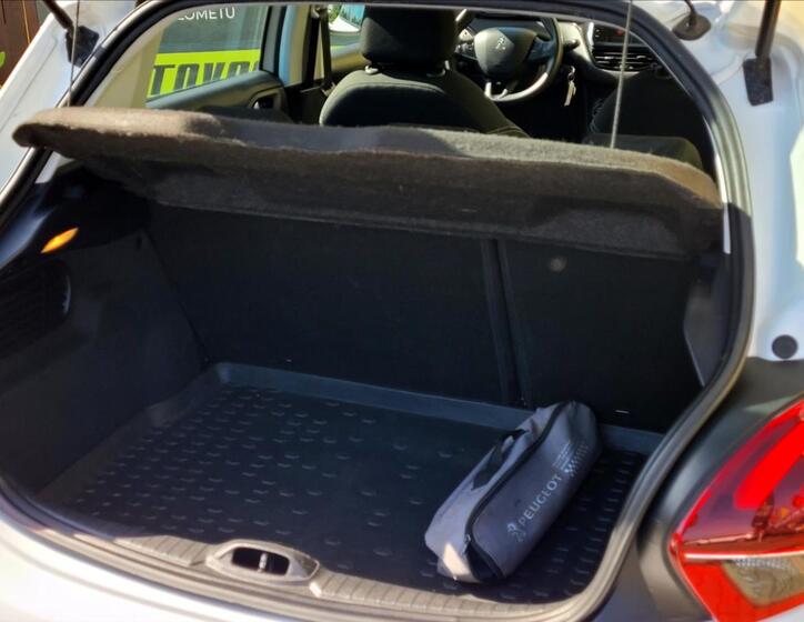 Peugeot 208 10